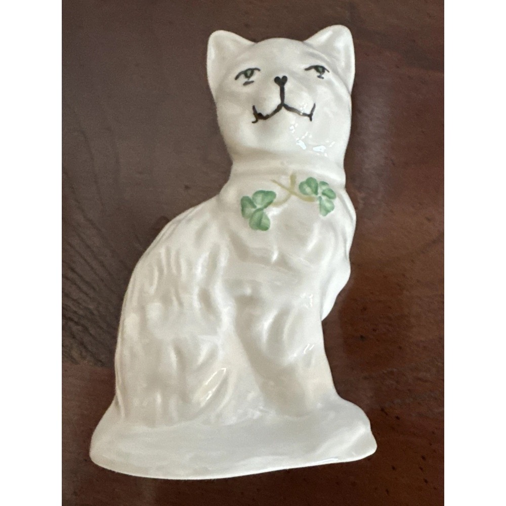 Vtg Belleek Quizzical Cat Shamrock Parian China Green Mark 1946-55 St. Patrick